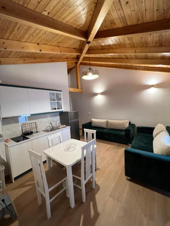 Amazing Familiar Apartments And Rooms ساراندا المظهر الخارجي الصورة