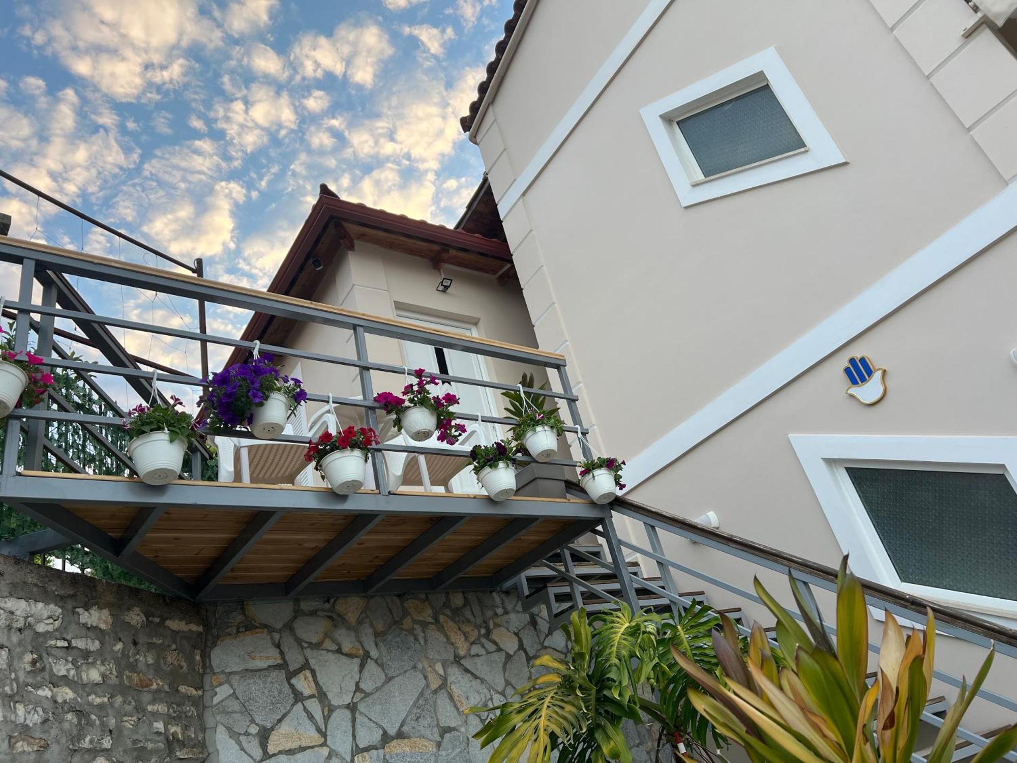 Amazing Familiar Apartments And Rooms ساراندا المظهر الخارجي الصورة